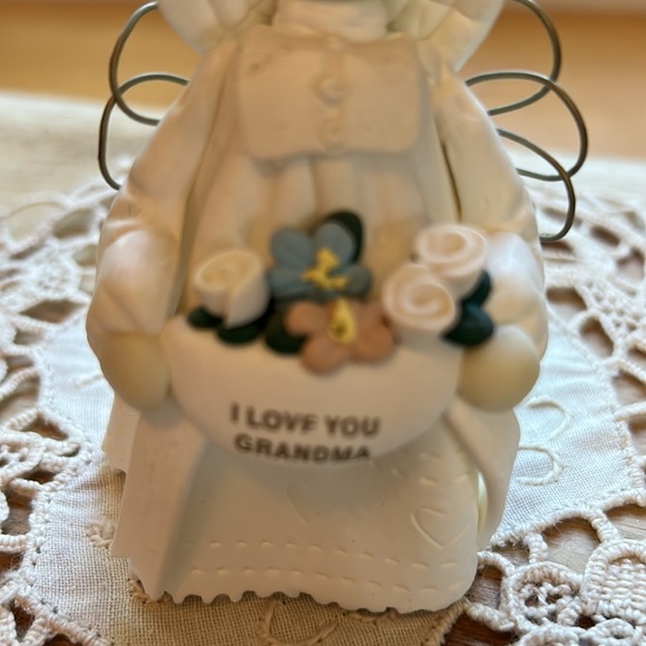 I Love You Grandma Figurine Heavenly Wishes Angel Figure with I Love You Sign - Picture 4 of 9